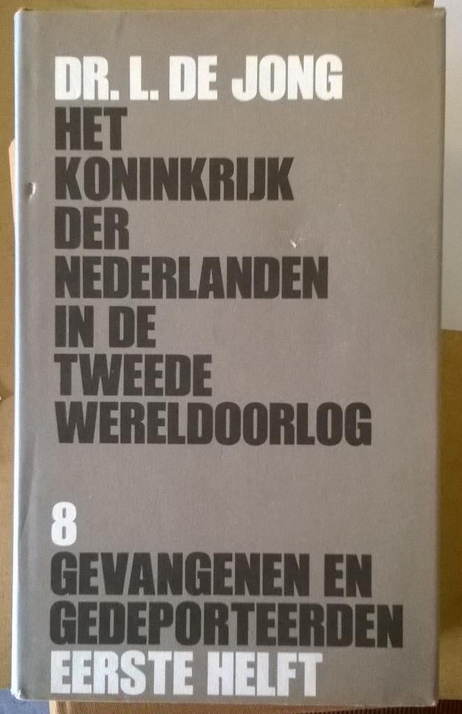 L.de Jong 8.1 - Gevangenen en gedeporteerden, Tweede Wereldoorlog, Ophalen of Verzenden, Zo goed als nieuw, Dr. L. de Jong