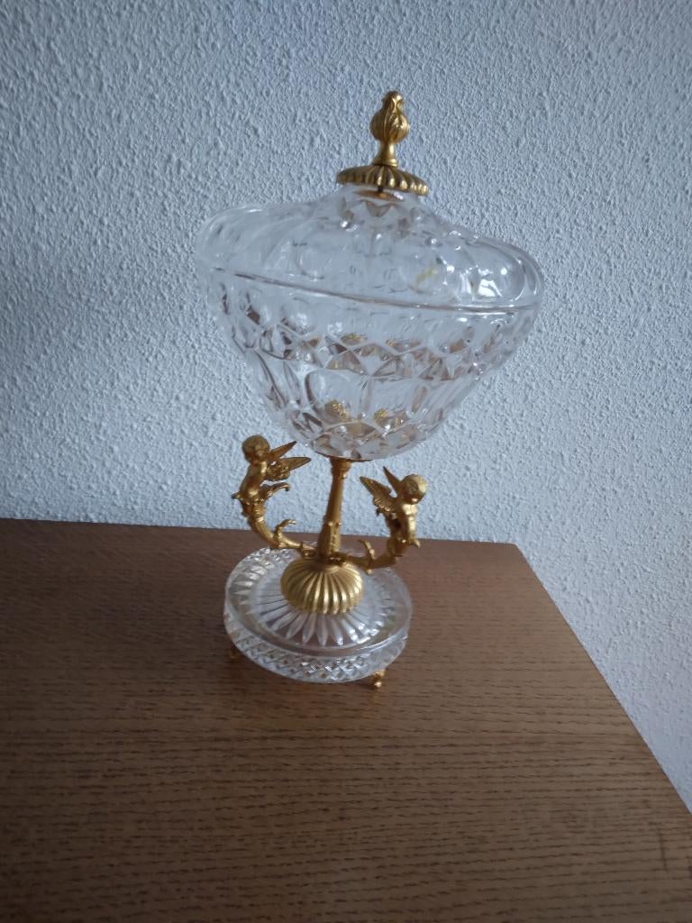 Bonbonnière, Ophalen