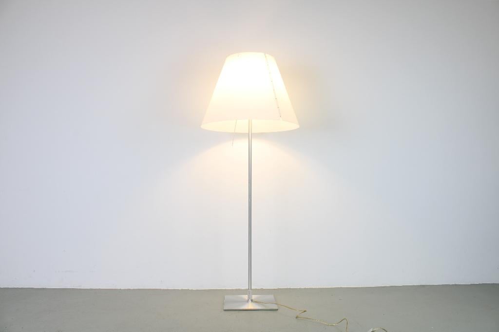 Luceplan Grande Costanza vloerlamp, telescopisch met dimmer, Huis en Inrichting, Lampen | Vloerlampen, Ophalen, Gebruikt, Metaal