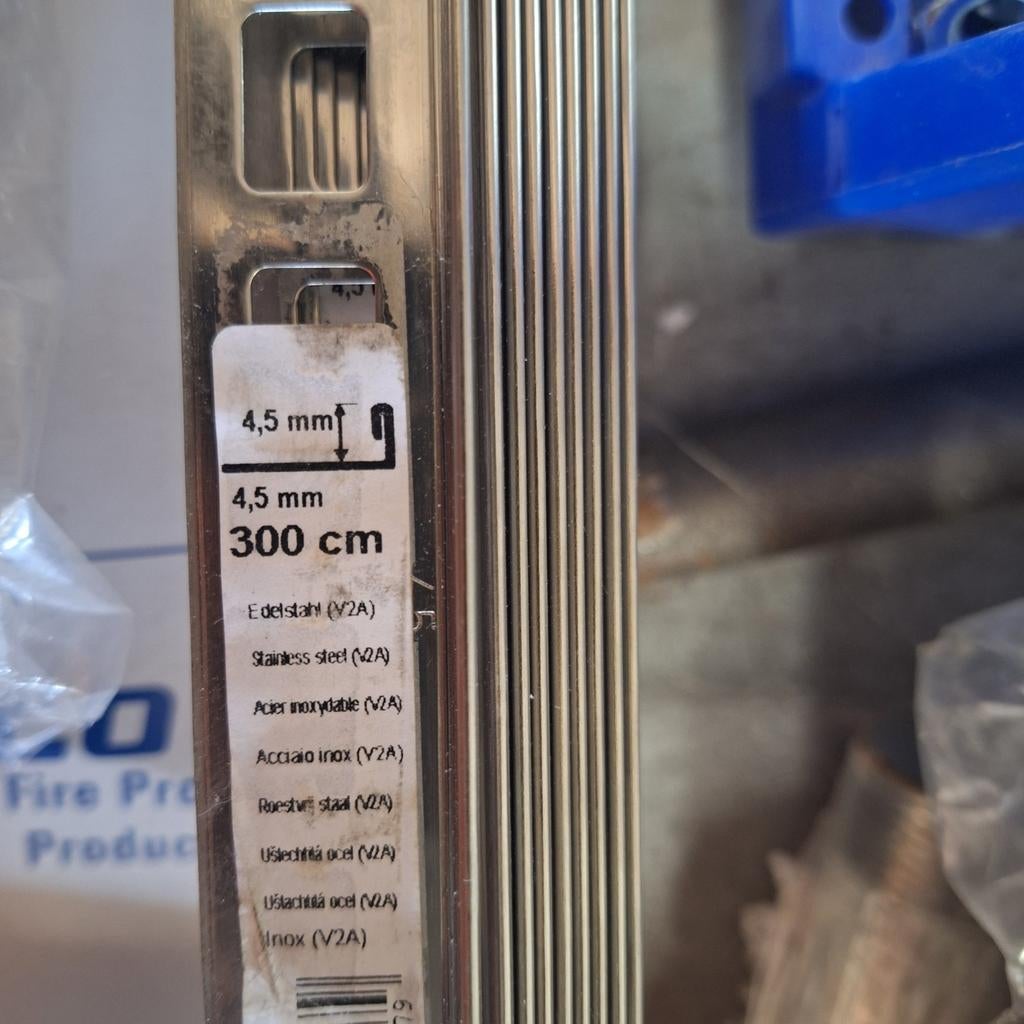 L profiel stainless steel  3m lengte 4.5 mm  9 stuks, Ophalen