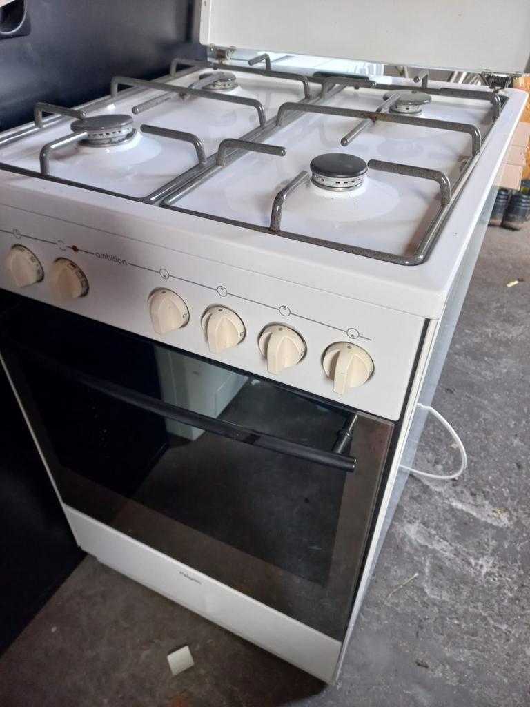 pelgrim ambition gasfornuis en oven goedwerkend niet gratis, Ophalen, Gebruikt, 4 kookzones, Gas
