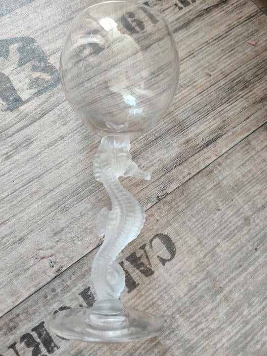 kristallen wijnglas met een zeepaardje, Antiek en Kunst, Ophalen