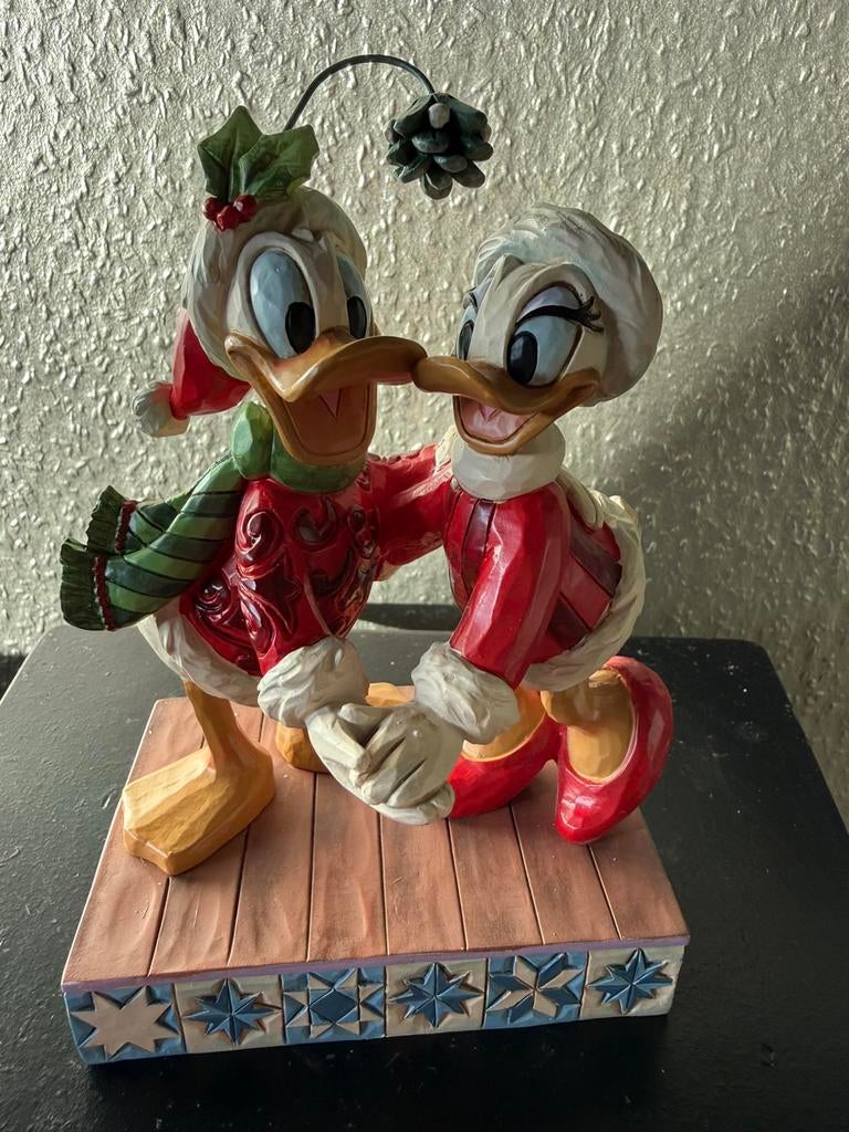 Disney jim shore traditions donald en katrien mistleto, Verzamelen, Disney, Ophalen of Verzenden, Zo goed als nieuw, Beeldje of Figuurtje