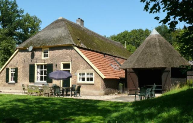 Heerlijke, Ruime Vakantieboerderij, 7 slaapkamers, 14 pers., Groepsaccommodatie, In bos, Open haard, 14 personen