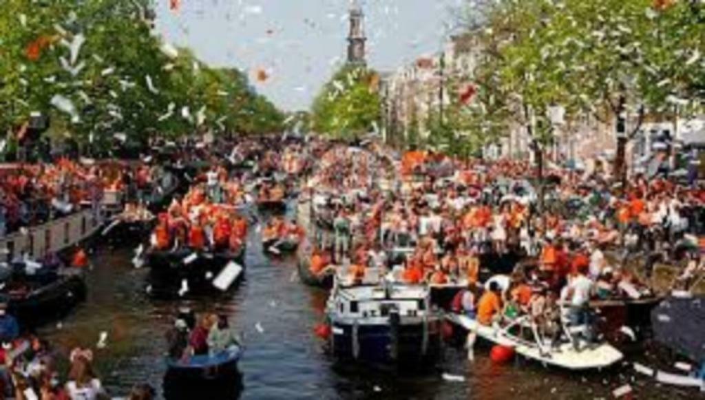 Koningsdag 2025- Kingsday 2025, Met schipper, Party- of Rondvaartboot
