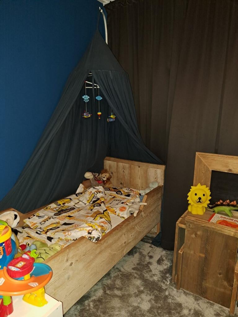 Steigerhouten peuterbed incl. matras - nette staat!, Ophalen, 70 tot 85 cm, Zo goed als nieuw, Minder dan 140 cm