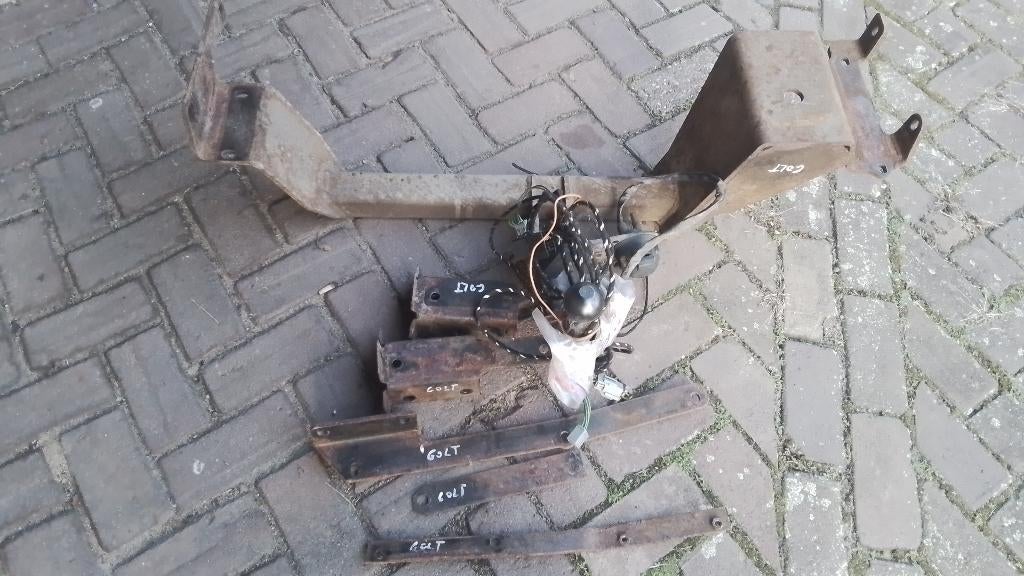 TREKHAAK AFNEEMBAAR MITSUBISHI COLT 2002 TOT 2010, Ophalen of Verzenden, Gebruikt, Mitsubishi