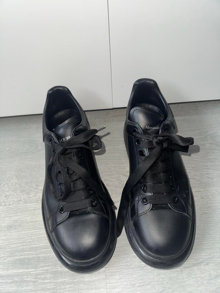 Alexander McQueen Schoenen - Zwart maat 40, Kleding | Heren, Schoenen, Ophalen of Verzenden, Zo goed als nieuw, Zwart, Sneakers of Gympen