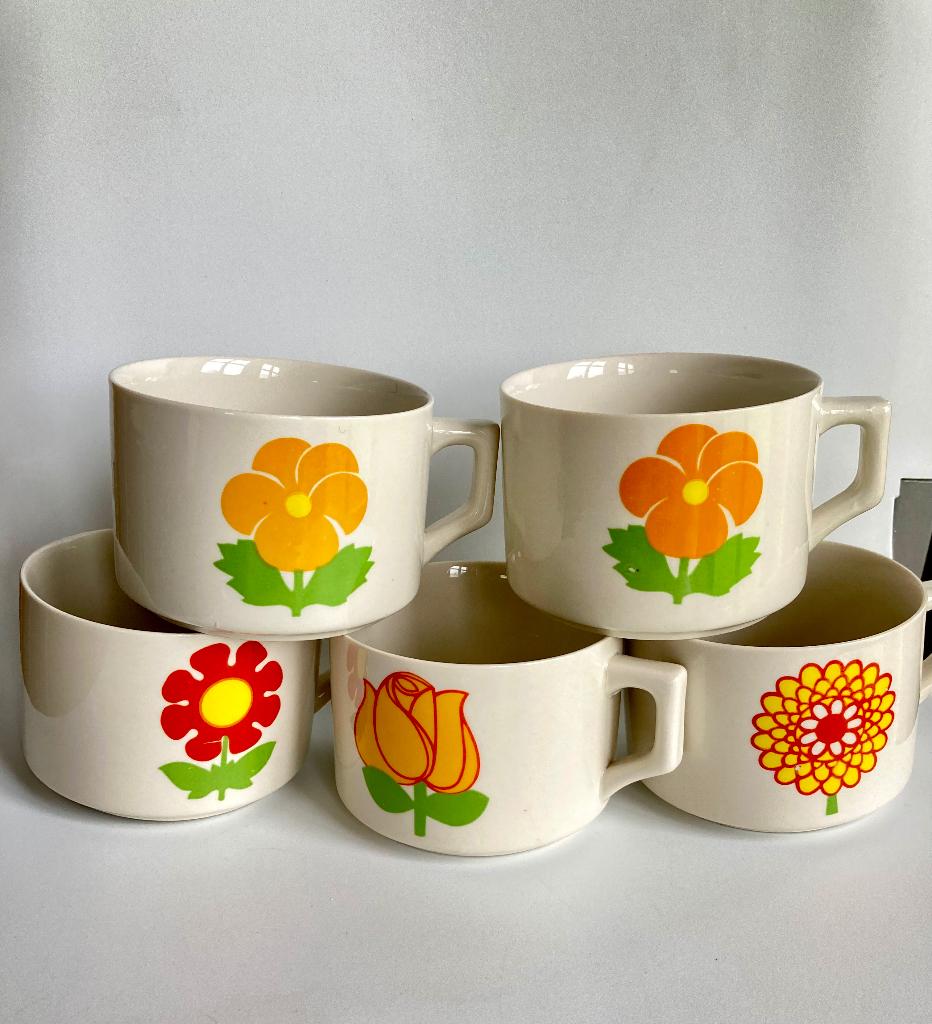 Vrolijke vintage Jaren 70 flower power 5 soepkoppen bloemen, Huis en Inrichting, N, N, Ophalen of Verzenden, Zo goed als nieuw