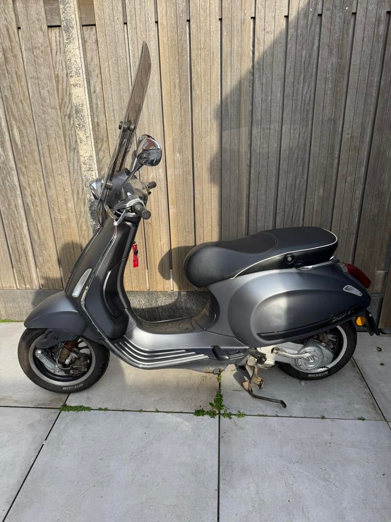 Vespa Sprint 2017 model 54xxx km, goed onderhouden, Fietsen en Brommers, Snorfietsen en Snorscooters, Gebruikt, Vespa, Benzine