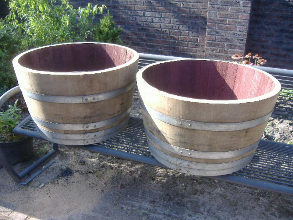 bloembakken en regentonnen van wijn/whisky vaten, zie fotos, Tuin en Terras, Bloembakken en Plantenbakken, Gebruikt, Hout, Binnen