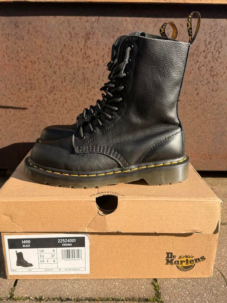 Dr. Martens 1490 Virginia - Maat 37, Zwart, Lage of Enkellaarzen, Nieuw, Ophalen of Verzenden