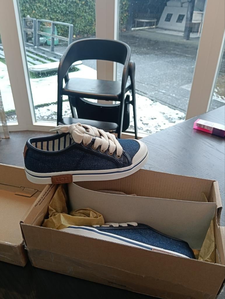 Uggs kinderschoenen maat 28 - Nieuw in doos, Kinderen en Baby's, Kinderkleding | Schoenen en Sokken, Jongen of Meisje, Schoenen