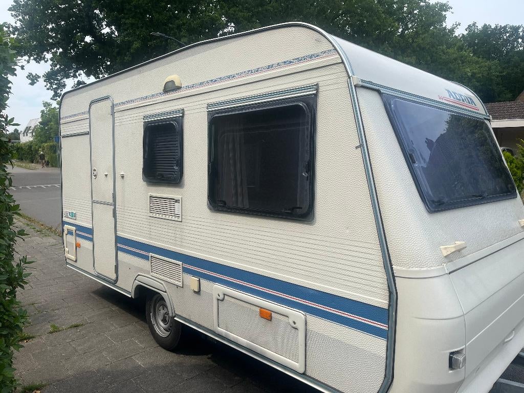 Adria Unica 390 2002 met mover en fietsenrek, Caravans en Kamperen, Caravans, Particulier, tot en met 4, 500 - 750 kg, Treinzit