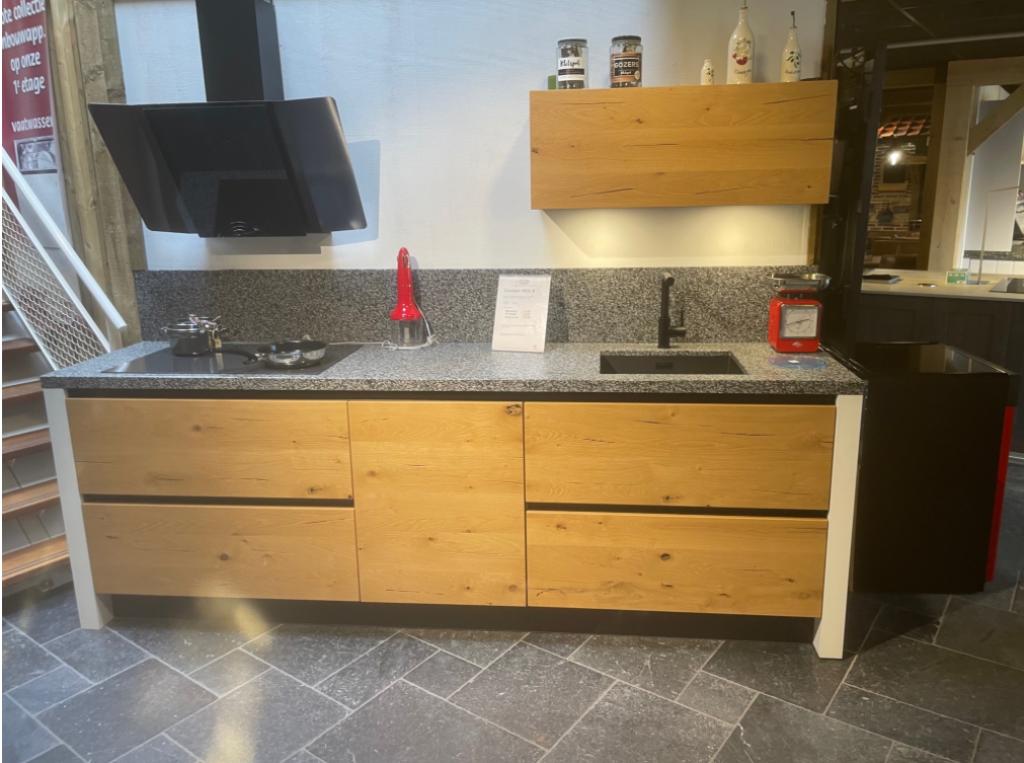 Showroom keuken eiken hout, greeploos, graniet blad, Huis en Inrichting, Keuken | Complete keukens, Ophalen, Blauw, Enkelwandige keuken