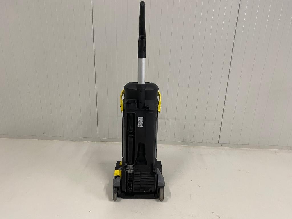KARCHER SCHROB-/ ZUIGMACHINE BR 30/4 C Bp 2021, Ophalen of Verzenden, Zo goed als nieuw, Schrobmachine
