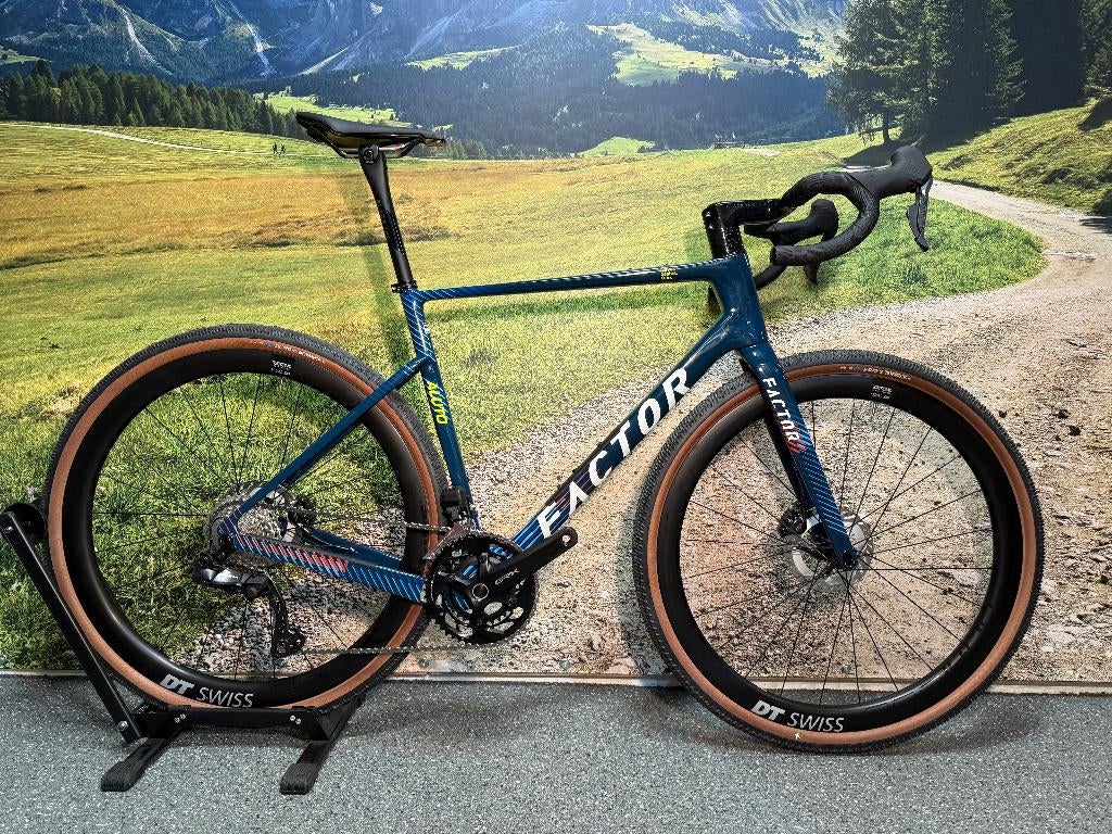 * Factor Aluto 56cm GRX 825 DI2 DT GRC 1400 € 7.999,- Gravel, 28 inch, Carbon, Heren, Nieuw