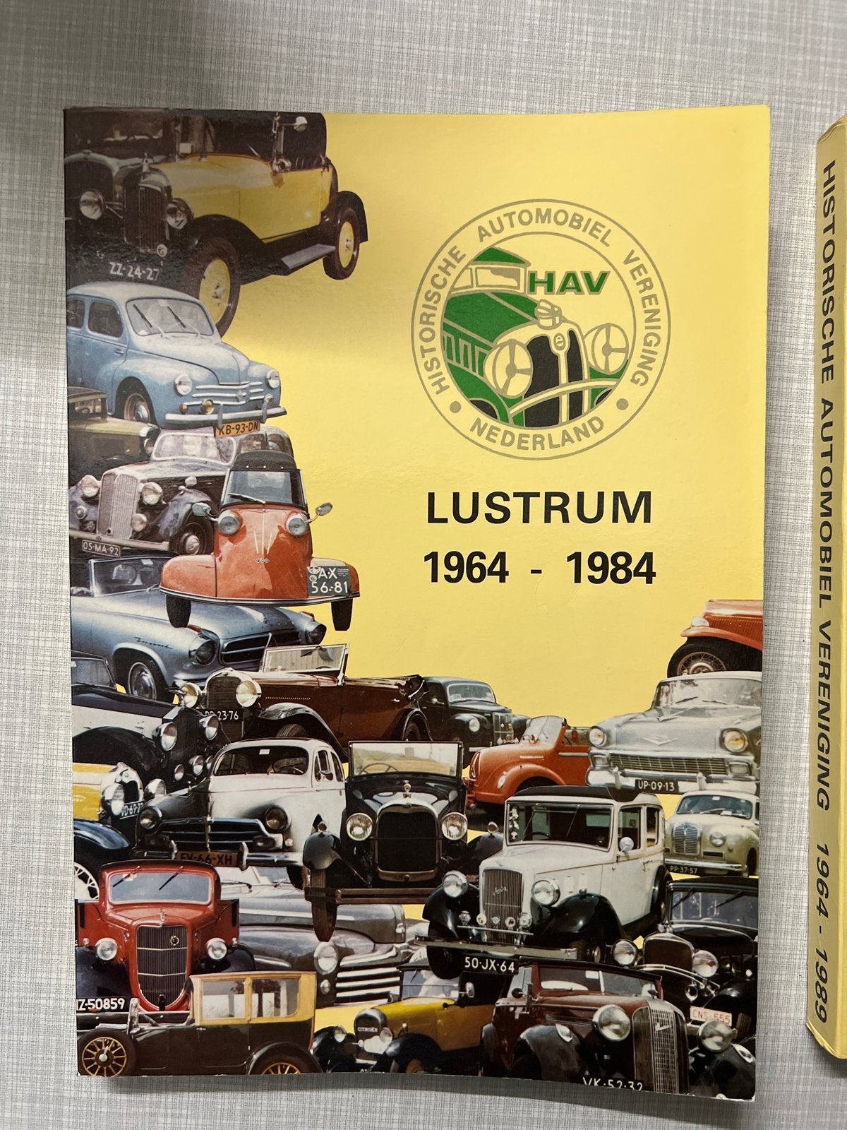 2 boeken: Historische Automobiel Vereniging Lustrum, Boeken, Ophalen of Verzenden, Gelezen, Algemeen