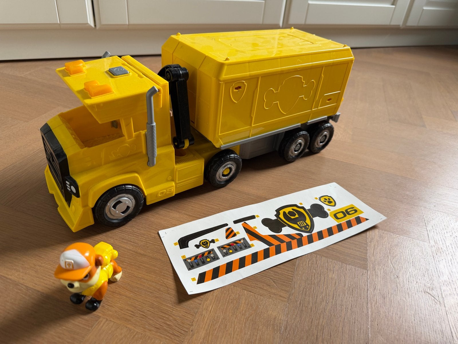 Paw Patrol Rubble's Bulldozer met figuur en stickers, Ophalen of Verzenden, Zo goed als nieuw