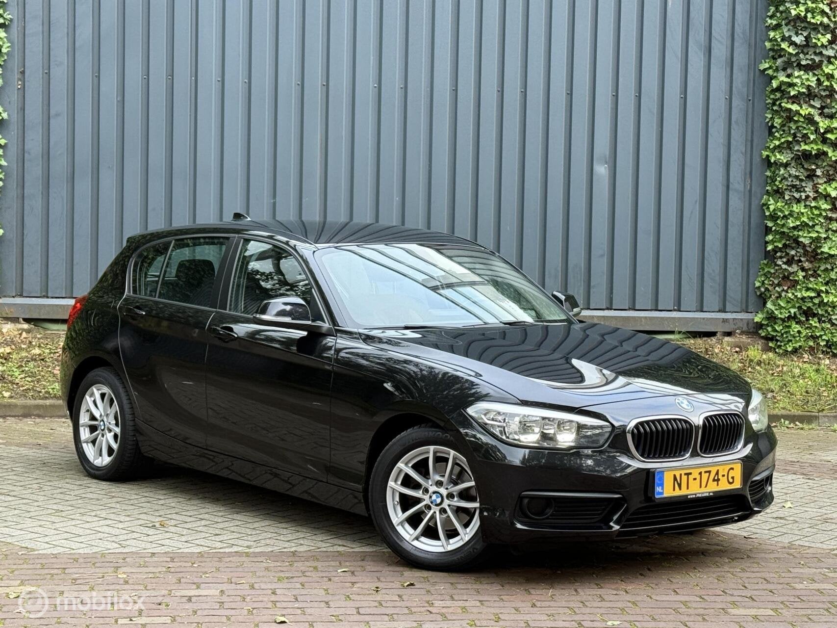 BMW 1-serie 116d Sport |Automaat|Stoelverw|LED|Pdc|Boekjes, Auto's, Gebruikt, 116 pk, Zwart, Bedrijf