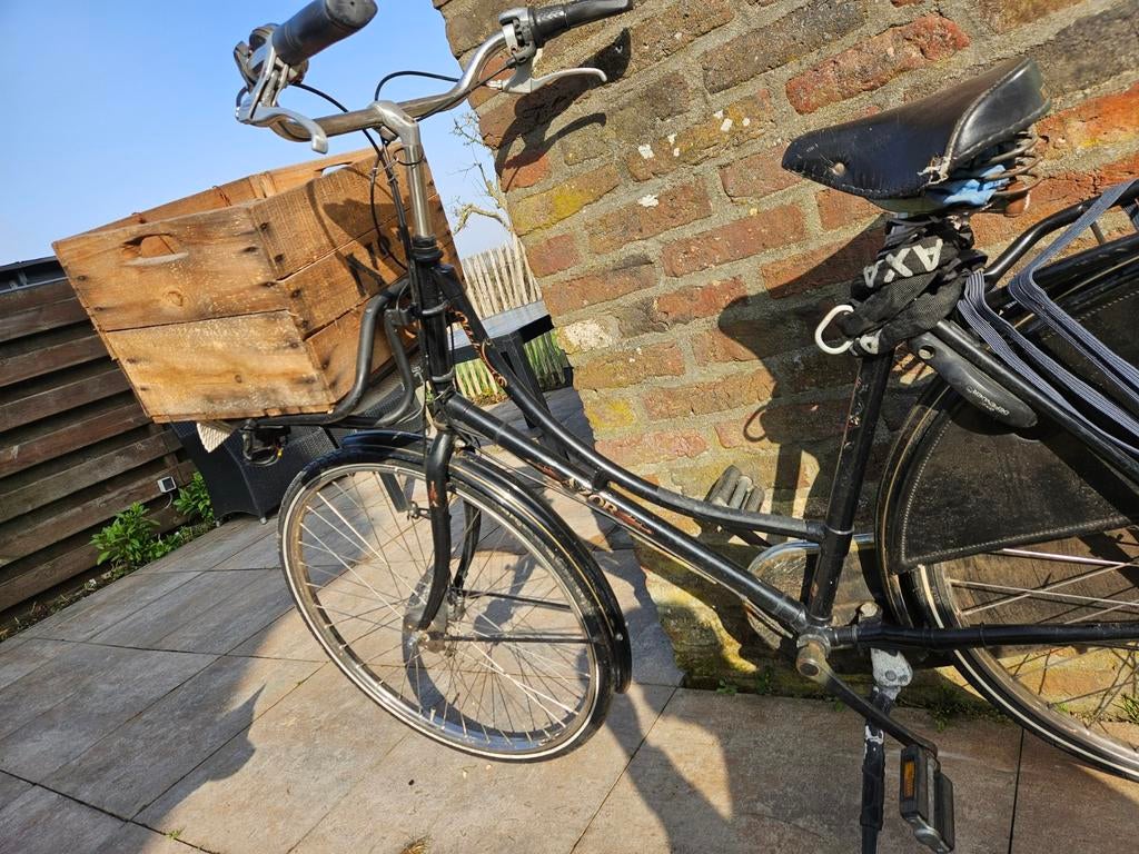 Damesfiets Azor met krat, Fietsen en Brommers, Fietsen | Dames | Omafietsen, Gebruikt, Versnellingen, Ophalen