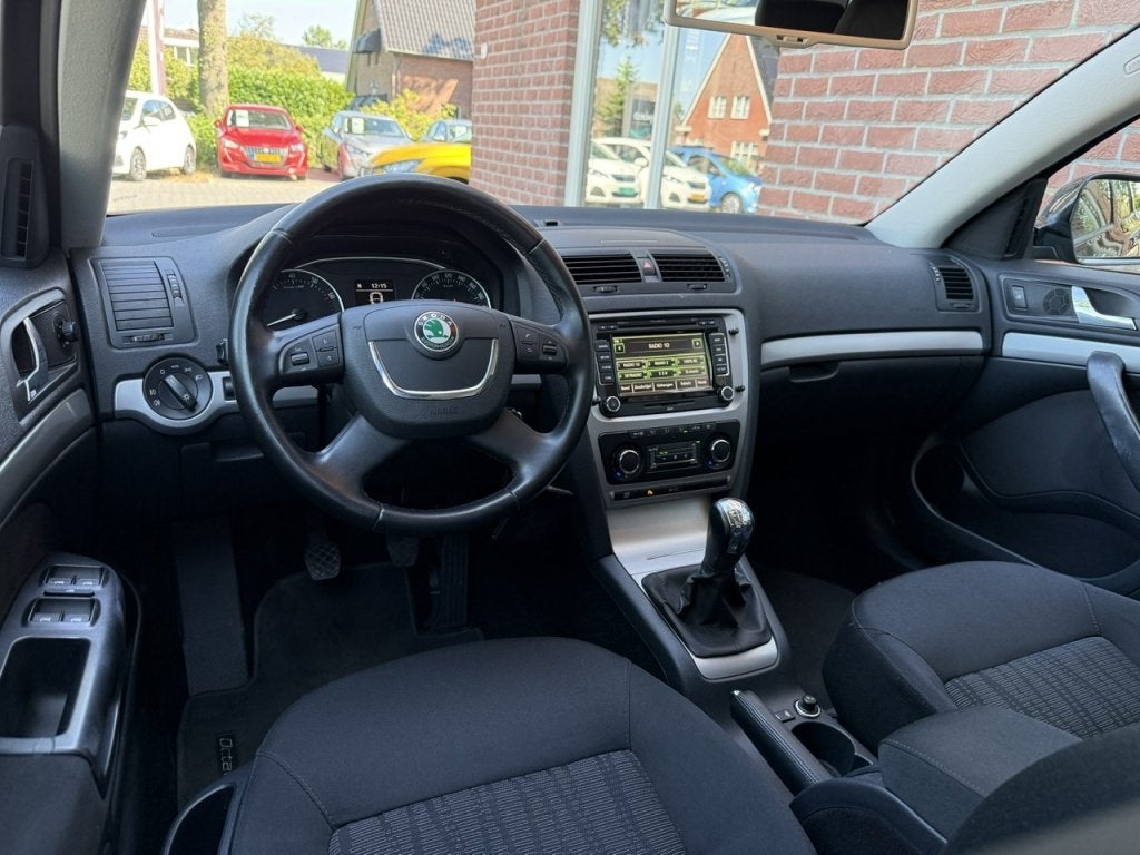 Skoda Octavia Combi 1.4 TSI Elegance Bns NIEUWE APK / NAVI /, Auto's, Skoda, Voorwielaandrijving, Euro 5, Gebruikt, 4 cilinders