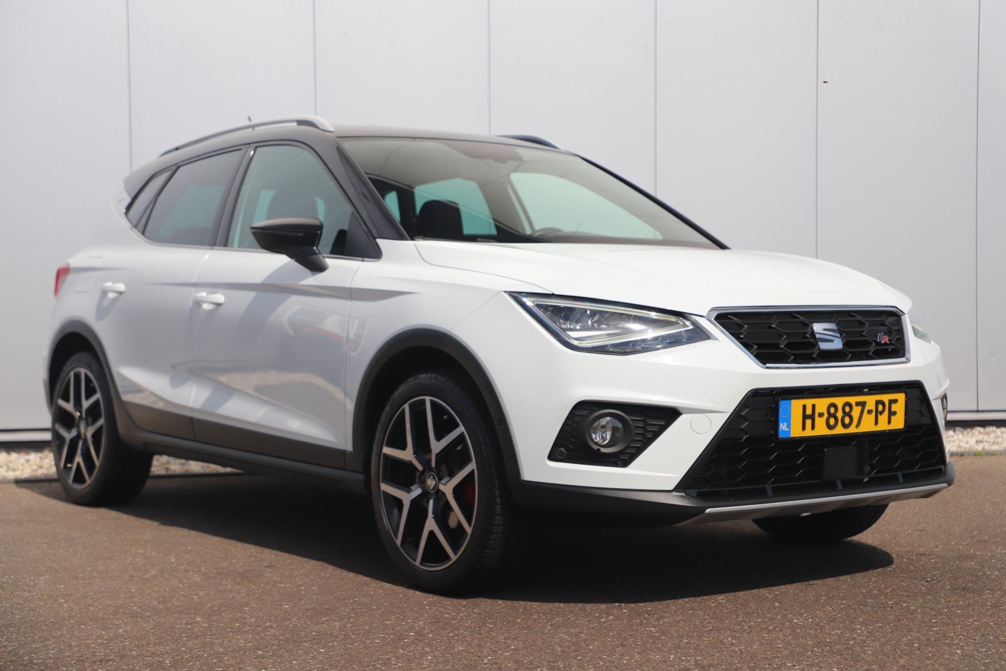 SEAT Arona 1.0 TSI FR Business Intense Trekhaak Virtual Cock, Auto's, Voorwielaandrijving, Gebruikt, Met garantie (alle), Wit