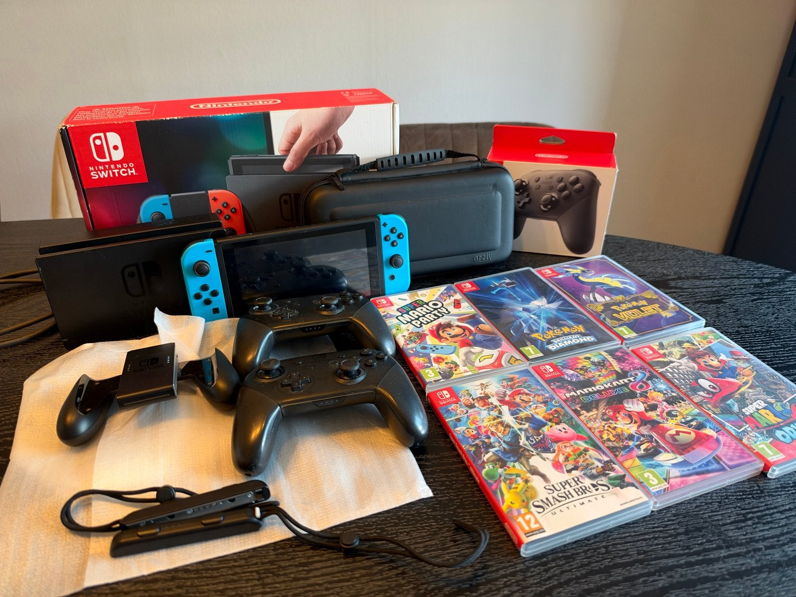 COMPLETE Nintendo switch set + 2 pro controllers + 6spellen!, Spelcomputers en Games, Met games, Met 2 controllers, Ophalen of Verzenden
