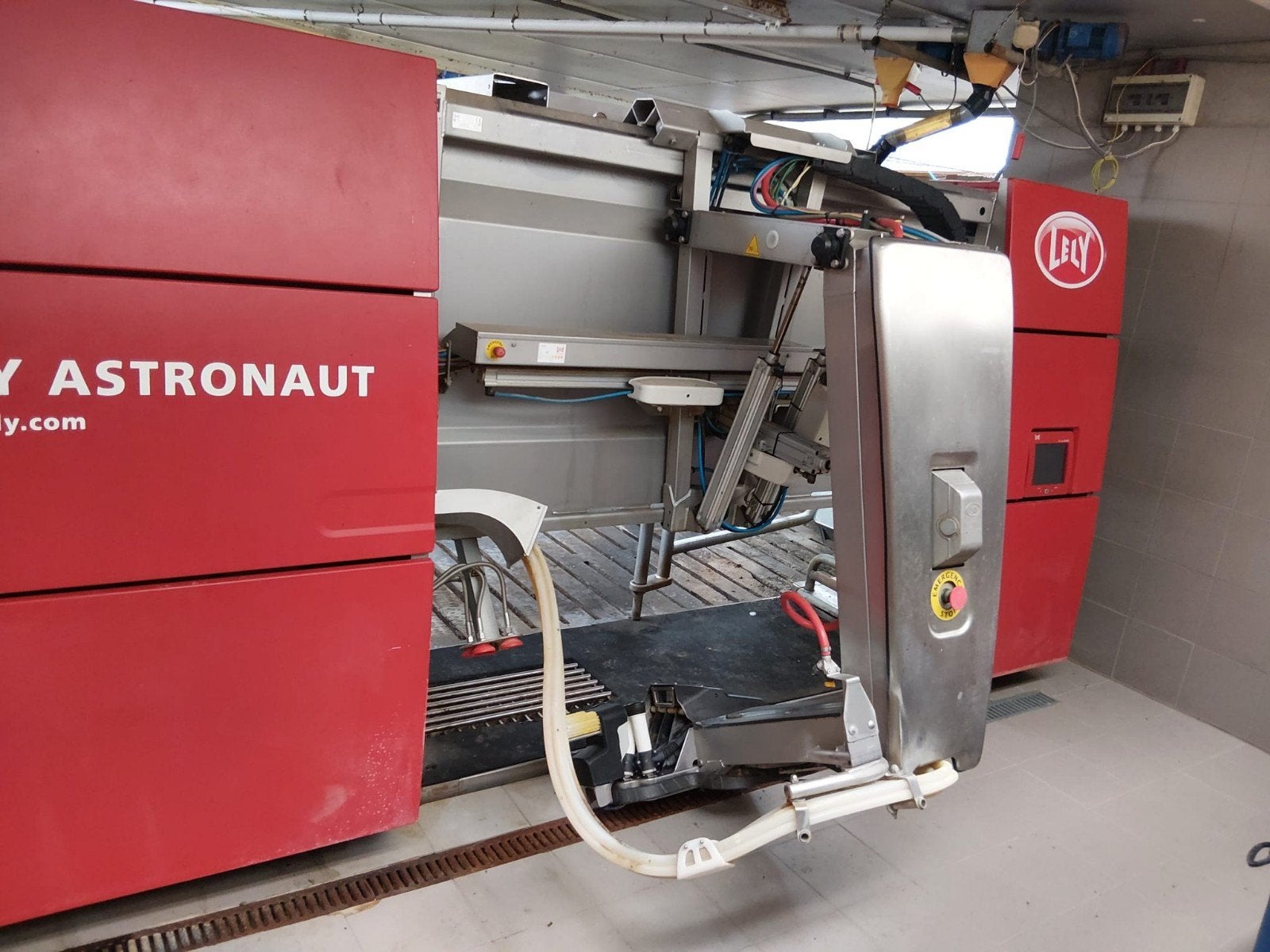 Lely A3 Next Melkrobot uit 2010 met vernieuwde onderdelen, Ophalen, Veehouderij, Melktechniek