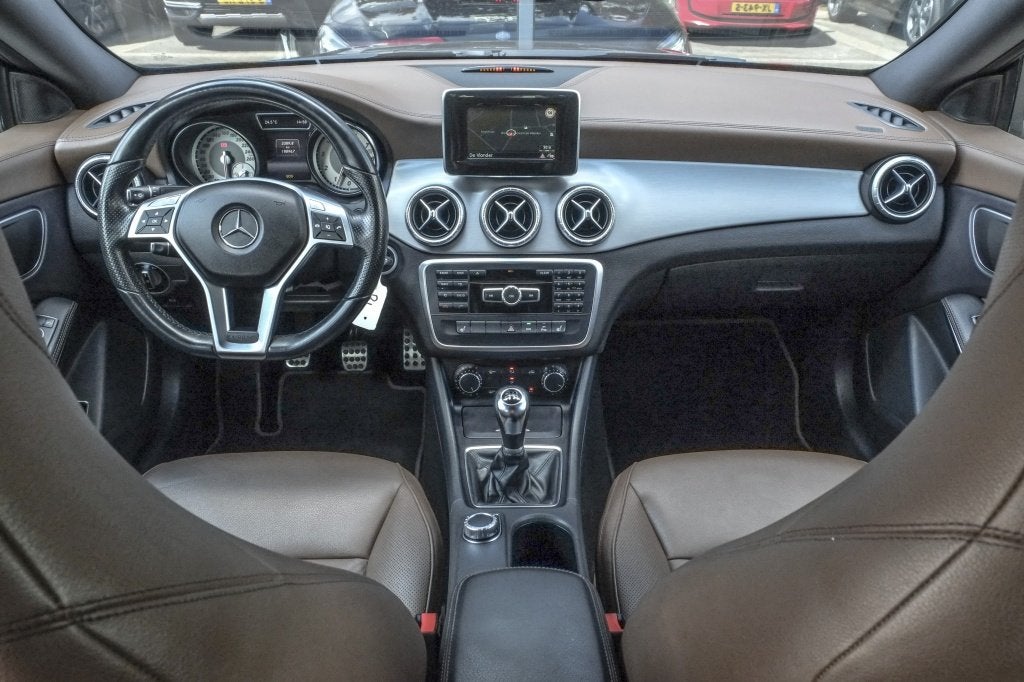 Mercedes-Benz CLA-Klasse 180 AMG styling (bj 2014), Auto's, CLA, Gebruikt, Handgeschakeld, 19 km/l