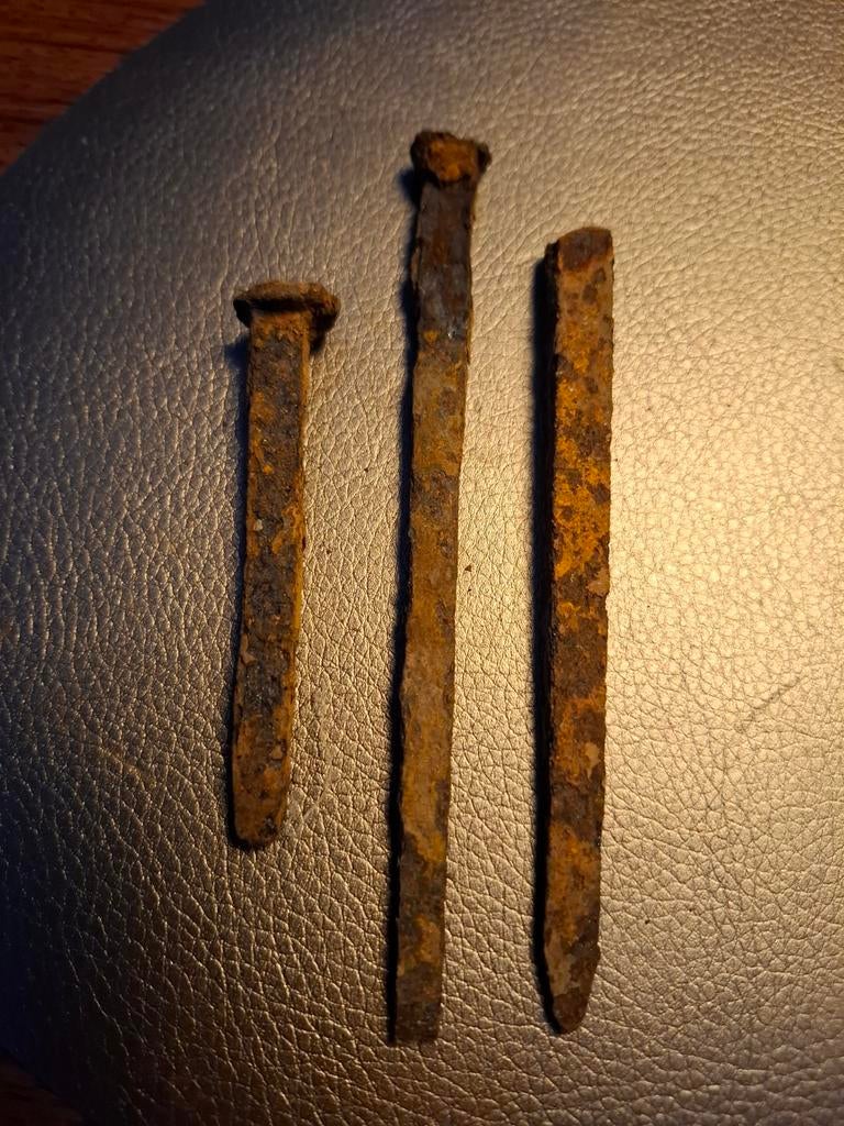 3 antieke gesmede spijkers, Ophalen of Verzenden, Overige typen