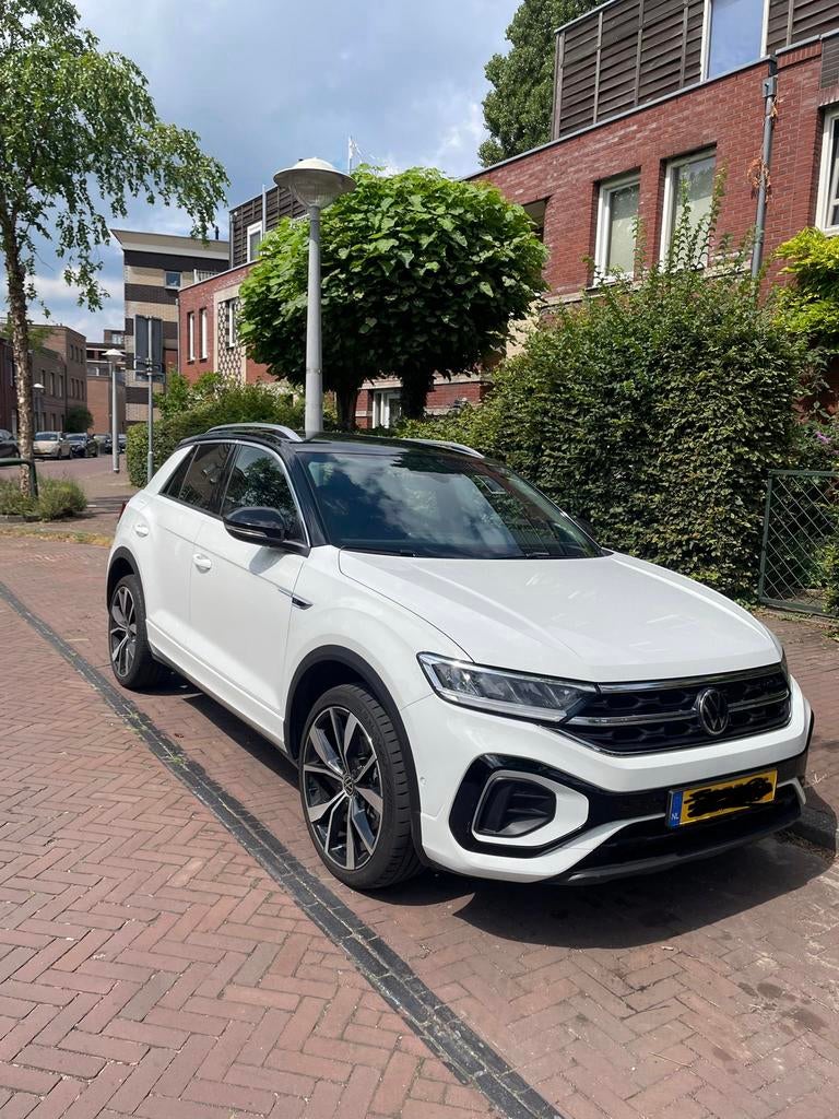 LEASE OVERNAME Volkswagen T-Roc 1.5 TSI 150pk 7-DSG 2023 Wit, 1258 kg, 1498 cc, Zwart, 4 cilinders