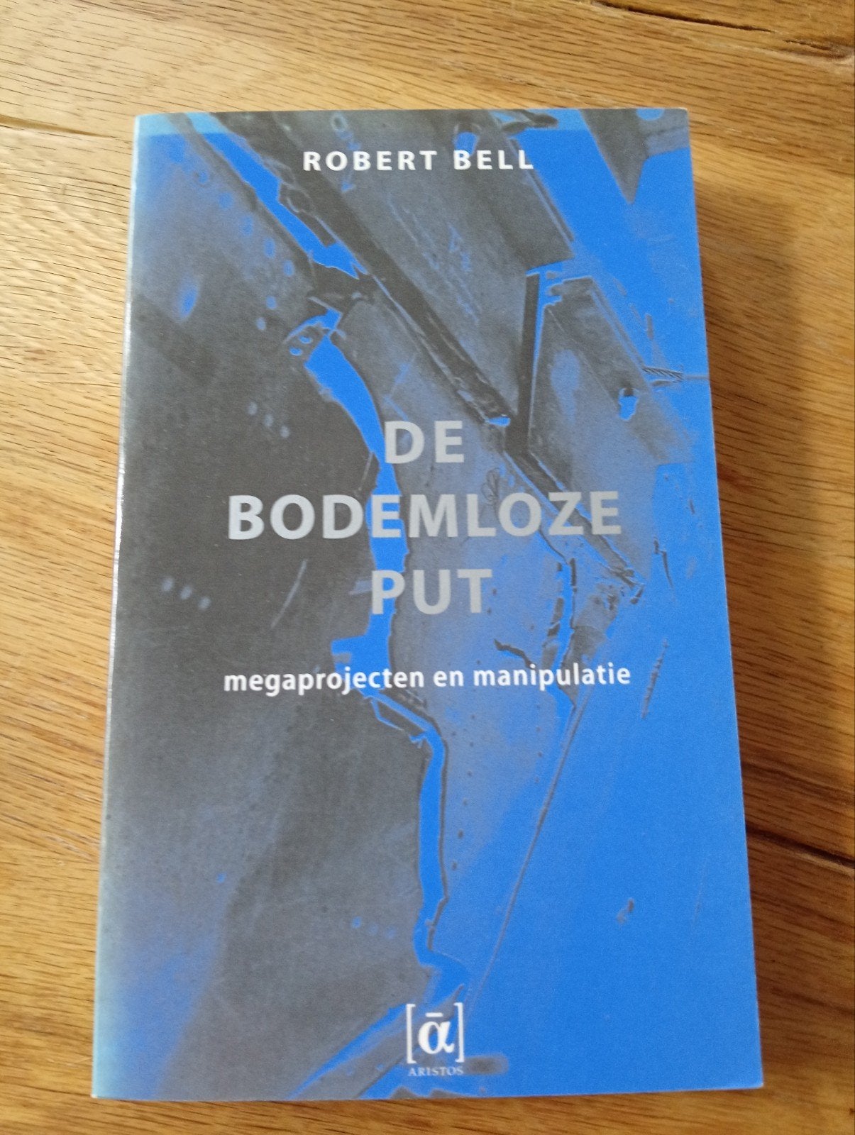 De Bodemloze Put: Megaprojecten en Manipulatie, Ophalen of Verzenden