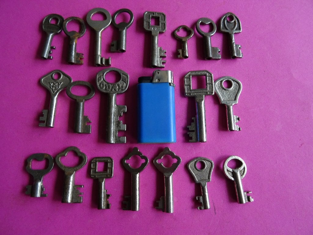 20 MOOIE OUDE ANTIEKE HANGSLOT SLEUTELS SLEUTEL SLOT SLOTEN, Ophalen of Verzenden