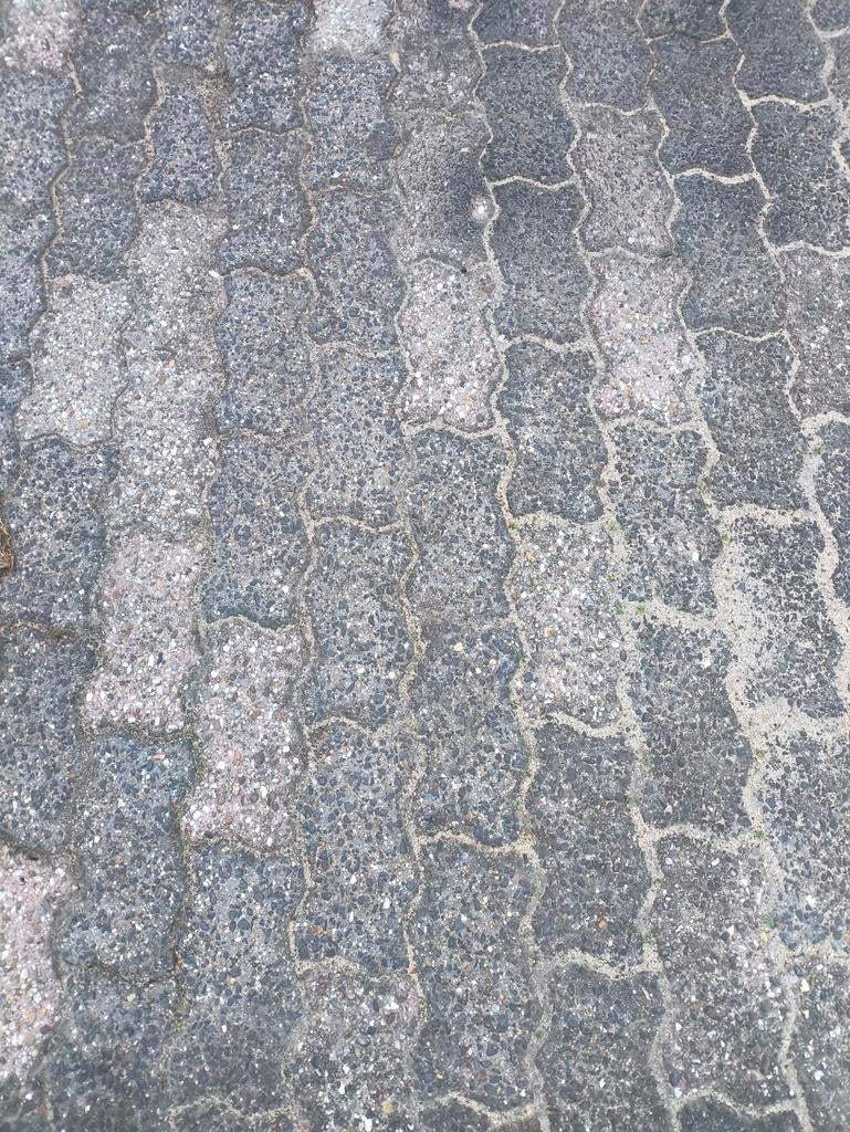 Gratis afhalen: betonnen klinkers voor terras of oprit, Tuin en Terras, Ophalen, Gebruikt, Beton, Klinkers