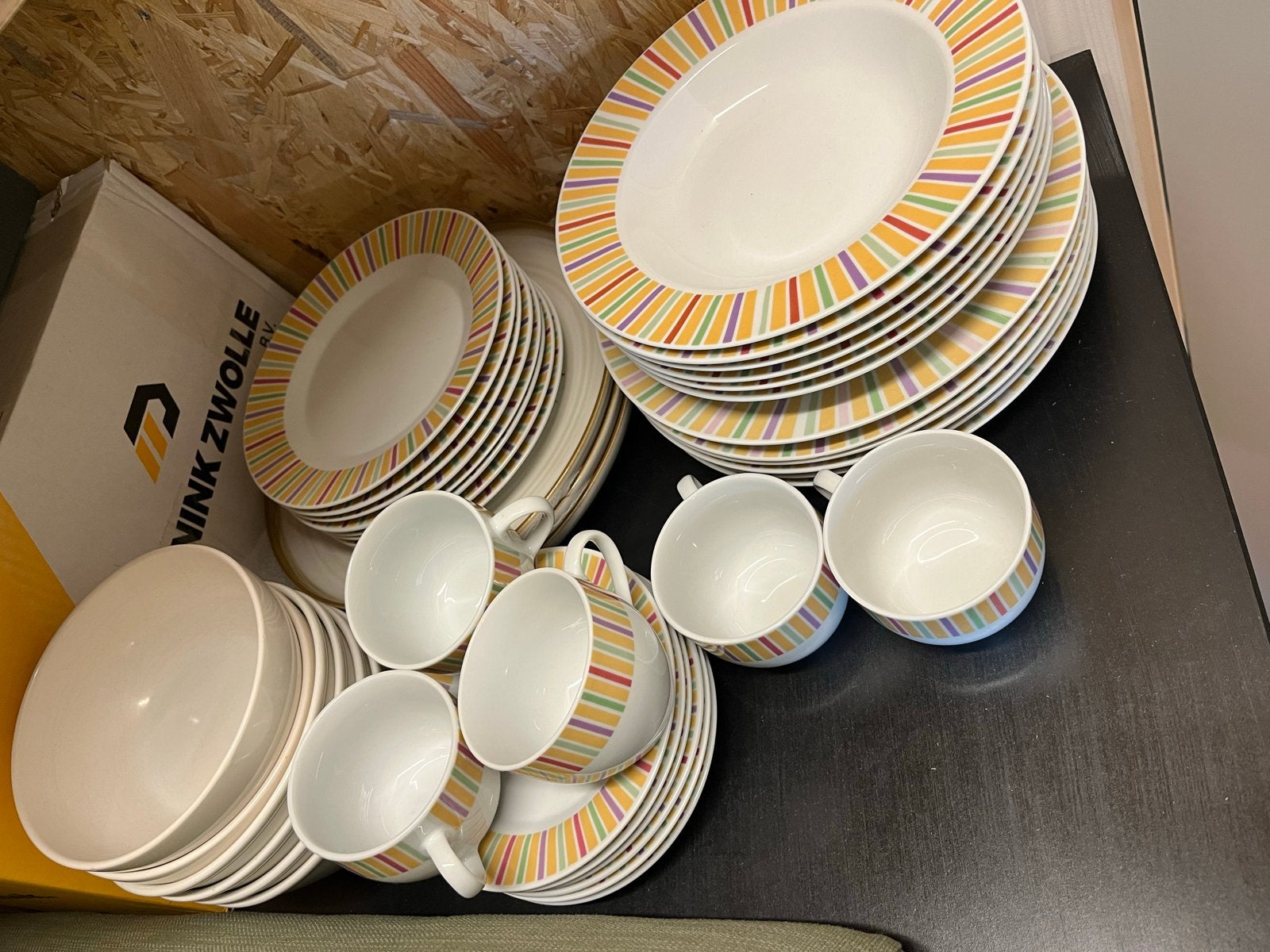 Servies set: borden, kommen, kop en schotels (gebruikt), Huis en Inrichting, Keuken | Servies, Ophalen, Gebruikt, Keramiek, Overige stijlen