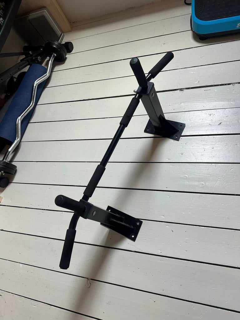 Pull up bar / Opstrekstang voor muurbevestiging, Ophalen of Verzenden, Gebruikt, Armen, Oprekstang