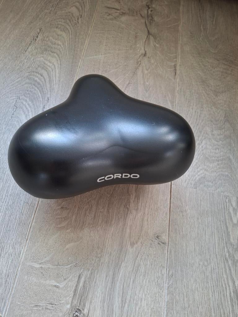 Fietszadel met veren Cordo "rokkenzadel", Ophalen of Verzenden, Gebruikt, Zadel, Cordo