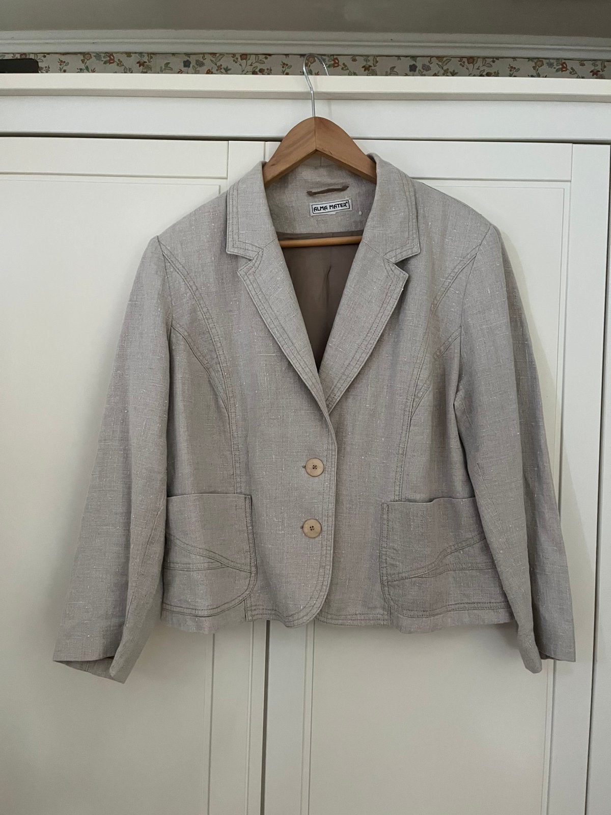Alma Mater jasje maat 42, Kleding | Dames, Beige, Maat 42/44 (L), Ophalen of Verzenden, Jasje