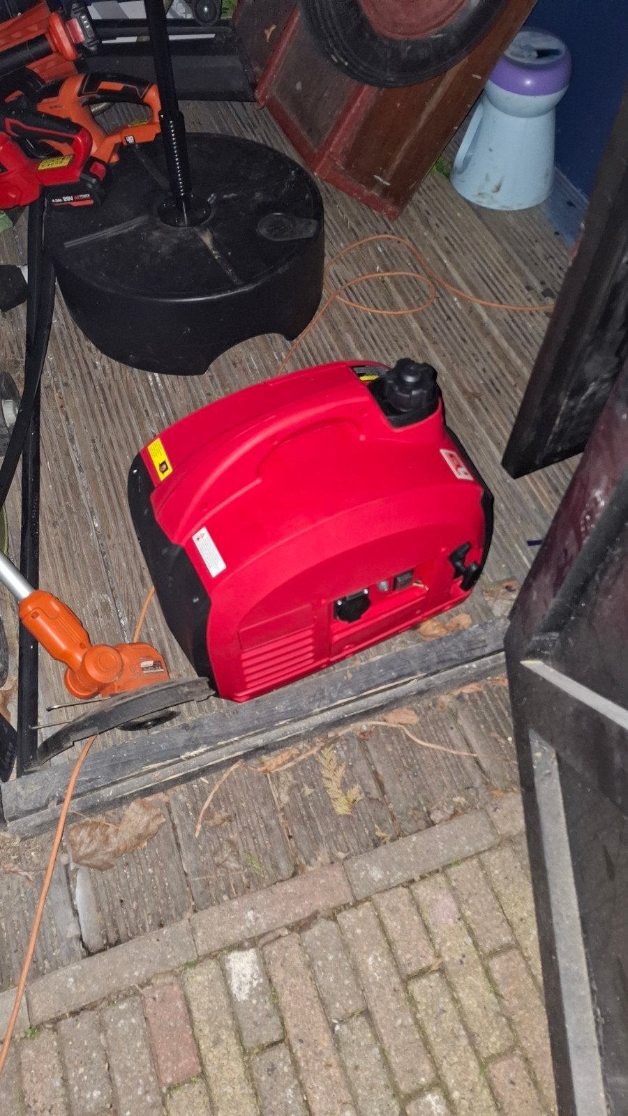 Rode draagbare generator - Zo goed als nieuw, Ophalen