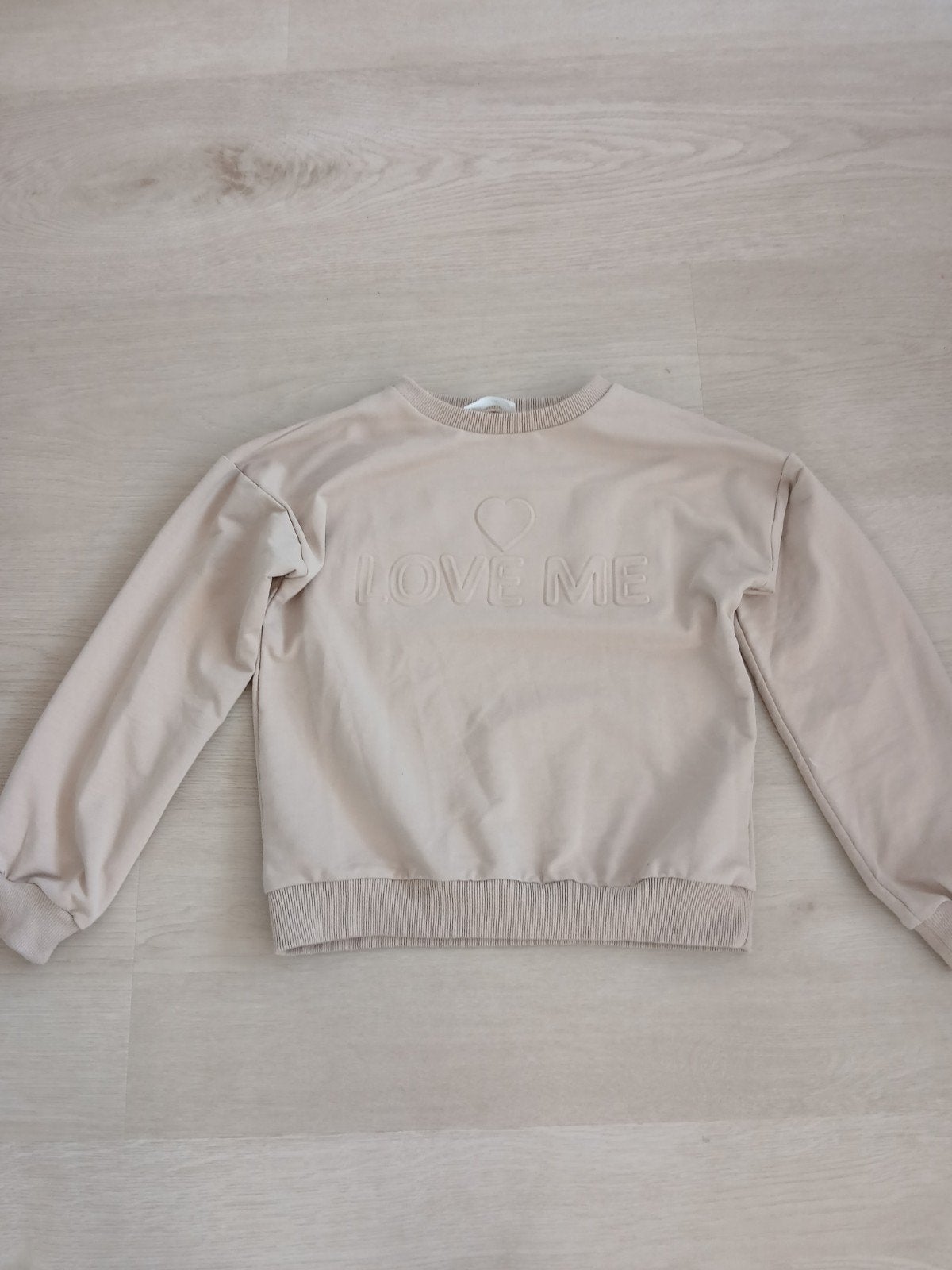 Beige sweater met 'LOVE ME' opdruk, Maat 38/40 (M), Beige, Ophalen of Verzenden, Onbekend