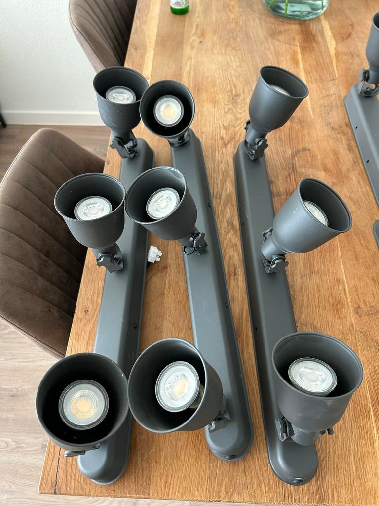 Zwarte plafondrails met spots IKEA, Huis en Inrichting, Lampen | Spots, Ophalen, Gebruikt, Metaal of Aluminium, Led