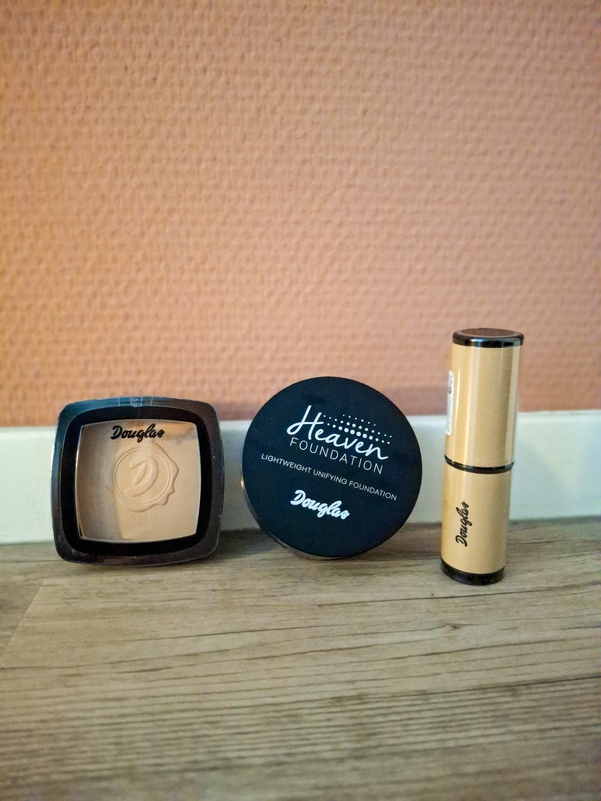 Douglas Make-Up Set - Foundation + Powder + Stick - Gesealed, Verzenden, Nieuw, Gehele gezicht