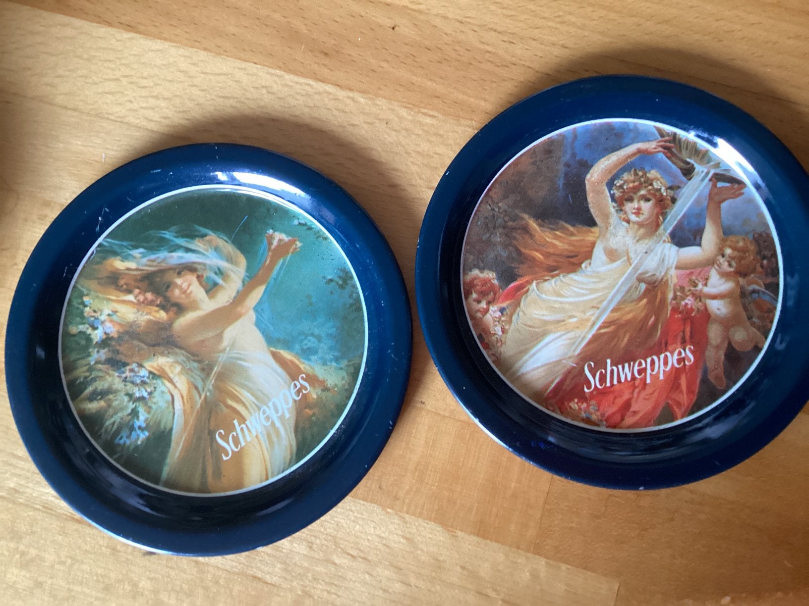 Schweppes // diam. 9 cm // 2 stuks, Ophalen of Verzenden