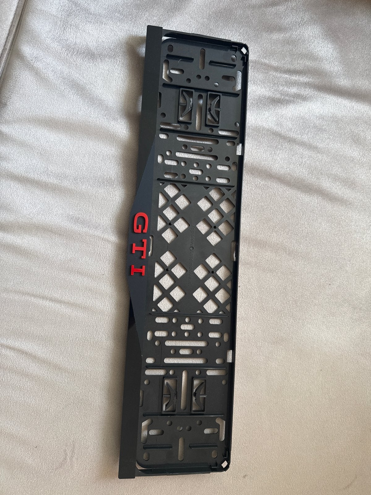 Kentekenplaathouder GTI - Zwart met rood logo, Ophalen, Nieuw