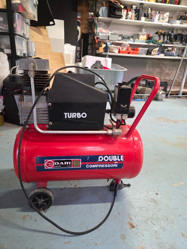 Compressor Dari Double Turbo  – goed werkend, Doe-het-zelf en Verbouw, Compressors, Ophalen, Gebruikt, 6 tot 10 bar, 25 tot 100 liter