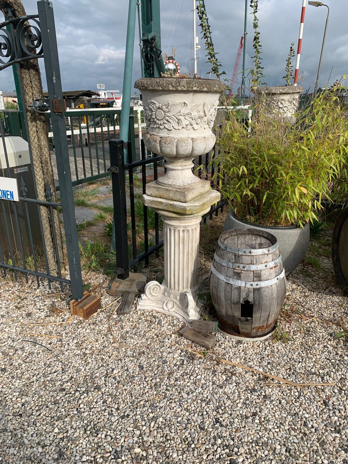 Sokkel/ Betonnen pot/ Vaas/ Antiek, Ophalen, 40 cm of meer, Rond, Zo goed als nieuw