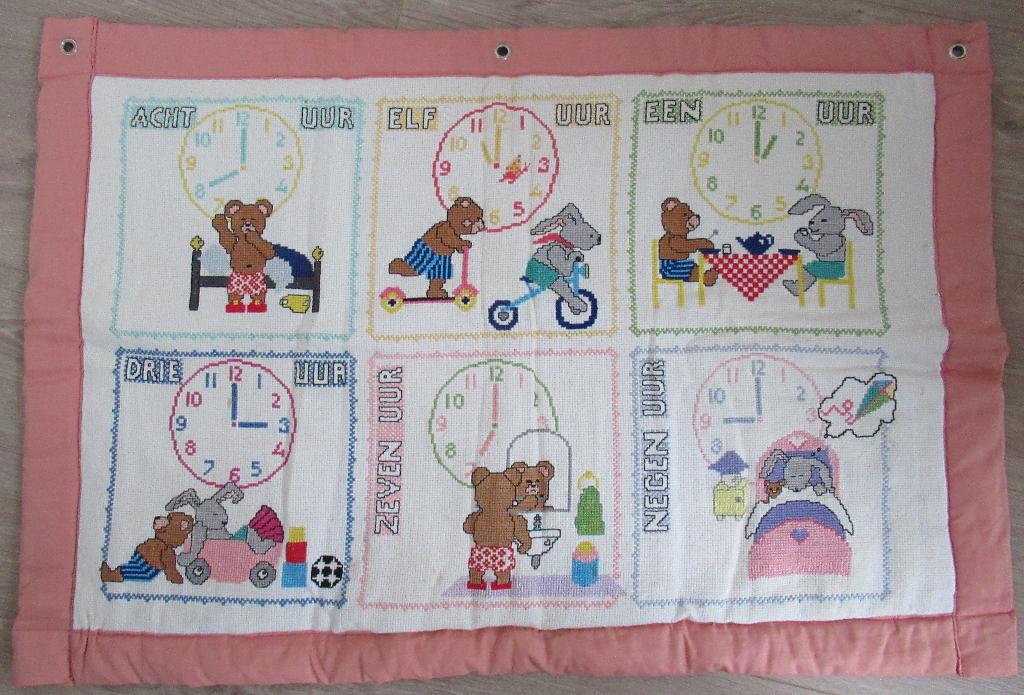 Geborduurd wandkleed klokkijken, Ophalen of Verzenden, Gebruikt, Wanddecoratie