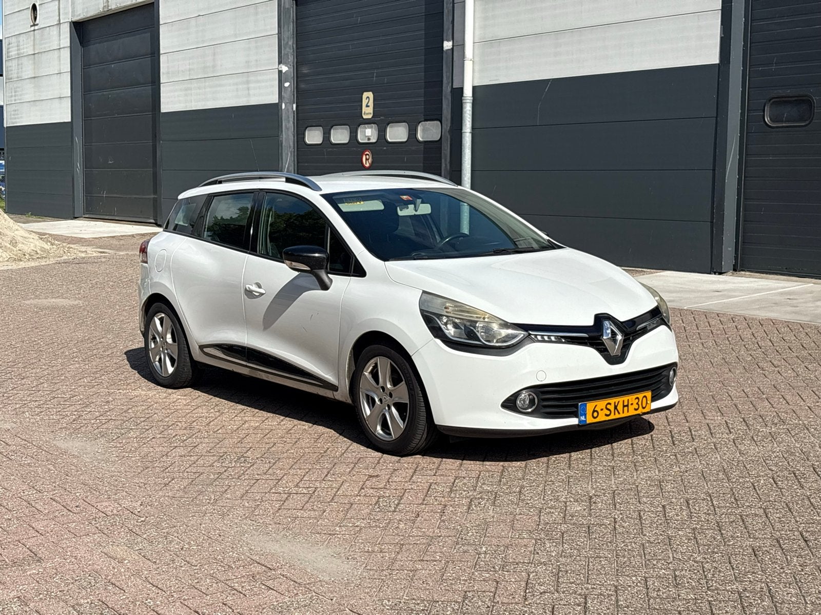 Renault Clio 1.5 DCI 66KW Estate 2013 Wit, Auto's, Voorwielaandrijving, 4 cilinders, 1096 kg, Wit