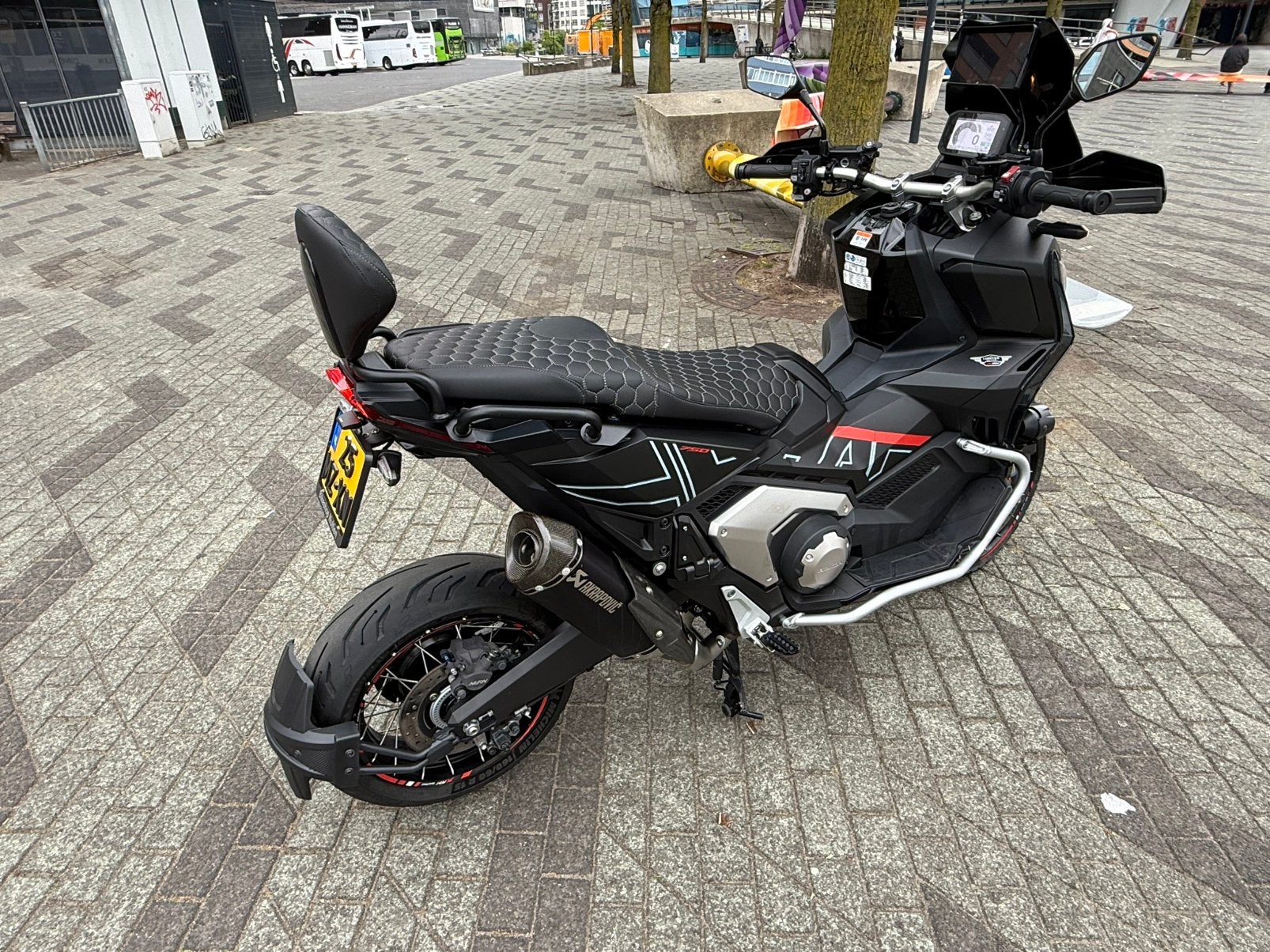 Honda X-ADV 750 (2023)–Matzwart|Akrapovic|Adventure|10.900km, Motoren, Motoren | Honda, 750 cc, Gebruikt, Particulier, Meer dan 35 kW